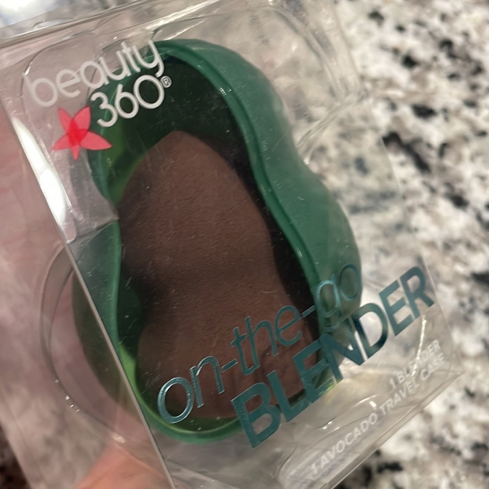 Beauty 360 on the go beauty blender with Avocado travel case - Picture 3 of 4